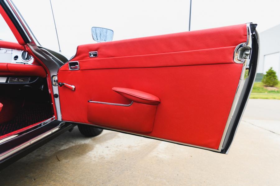 Детали интерьера Mercedes-Benz 280 SL (W113) 1969 года  (EU) (фото 109 из 141)